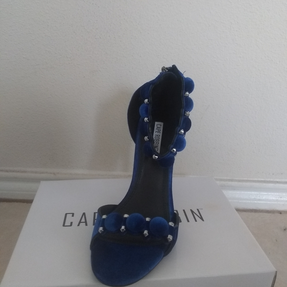 Shoes - Picture 2 of 4